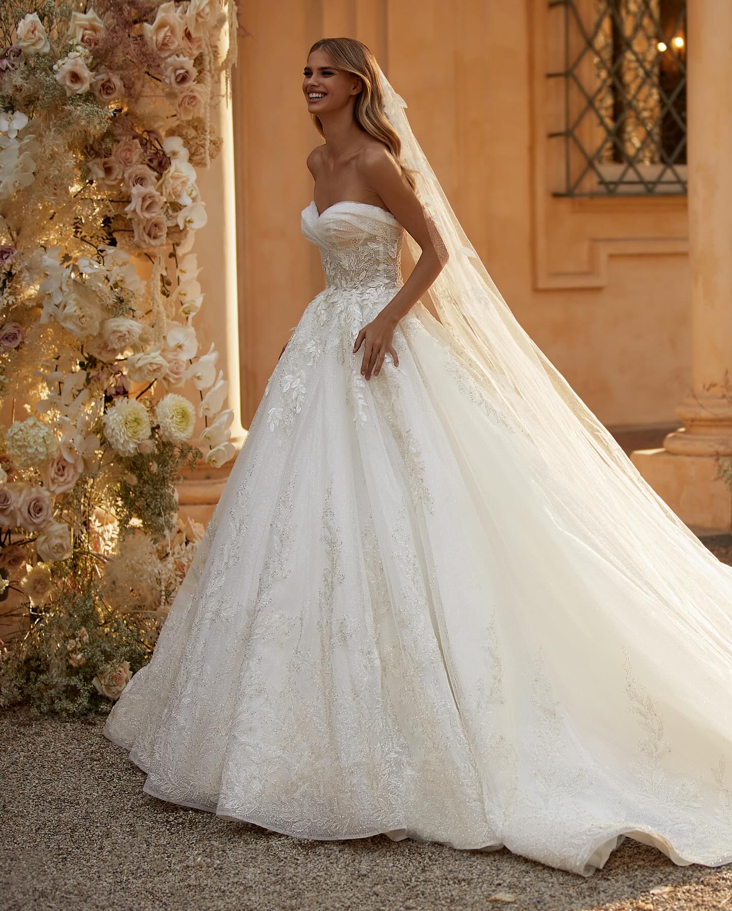 Milla Nova A Line Lace Dress Sweetheart Country Wedding Dresses Backless Beaded Pearls Vestidos De Novia Sweep Train Designer Bridal Gowns 0616