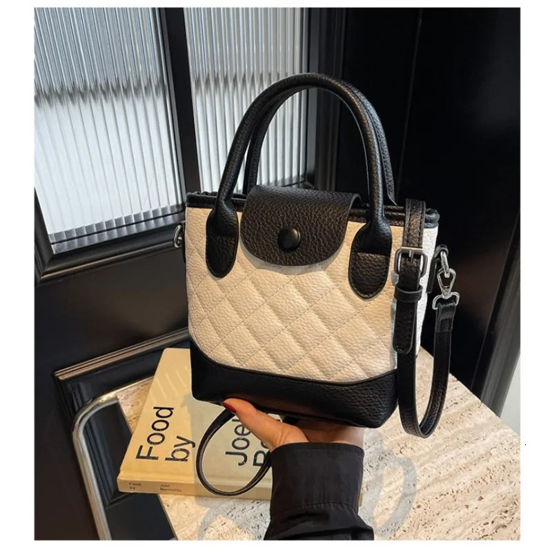 trend New Handheld Commuter Women s Winter New Style High end Simple and Trendy Single Shoulder Korean leisure Multi functional Designer Bucket Bag