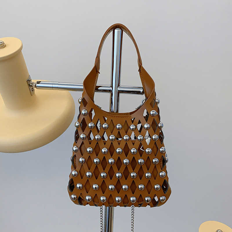 New Womens Bag with Hollowed Out Diamond Pattern Handbag Punk Style Round Rivet Tote Bags Trendy Crossbody Purses 241127