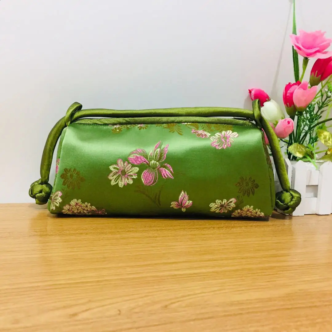 Fashionable Chinese style silk bag womens handbag Japanese handmade embroidery handbag cheongsam womens role-playing bag clutch241127ww12bj