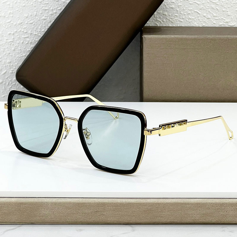 Lady Luxury Designer Metal Square Sunglasses for Outdoor Leisure Holidays 40122 Metal Frame UV400 Protective Lenses for Men Beach Sunglasses