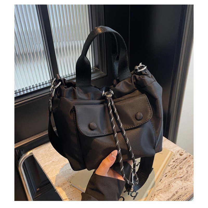 New casual and fashionable minimalist Oxford trend cloth winter new multifunctional drawstring bucket leisure pattern designer shoulder bag trendy han