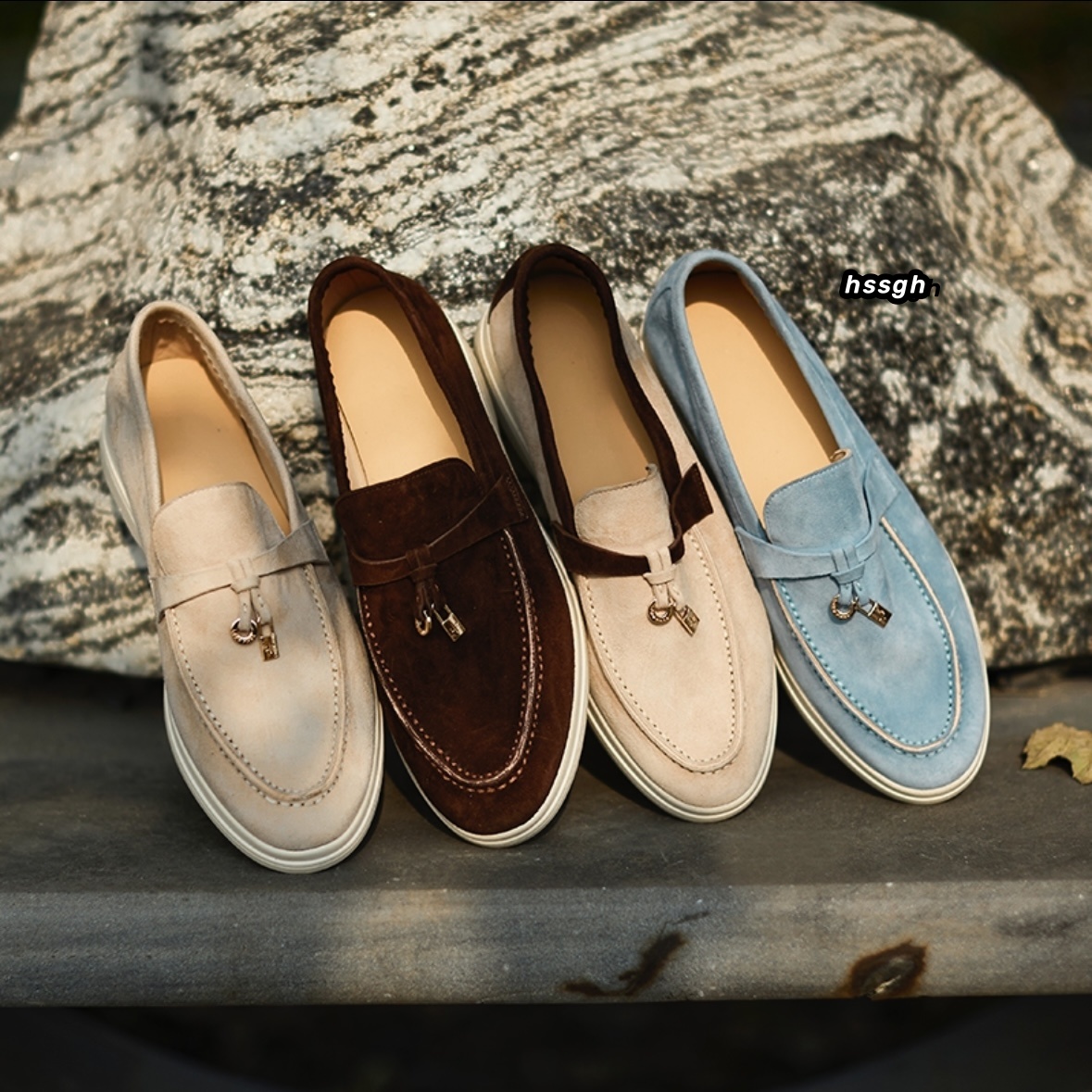 Formal Mens Loafers Flat Low Top Suede Cowhide Oxfords Classic Metal Womens Piano Shoes Collapsible Leather Round Toe Luxury Designer Casual Shoes