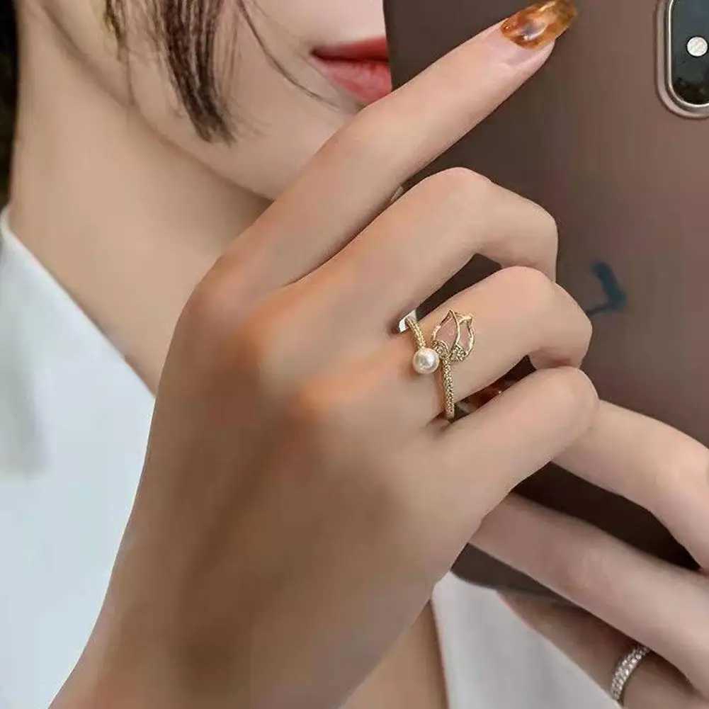 2024 Fashion Tulip Flower Pearl Rings For Women Temperament Pearl Zircon Adjustable Opening Elegant Wedding Party JewelryXJ241127