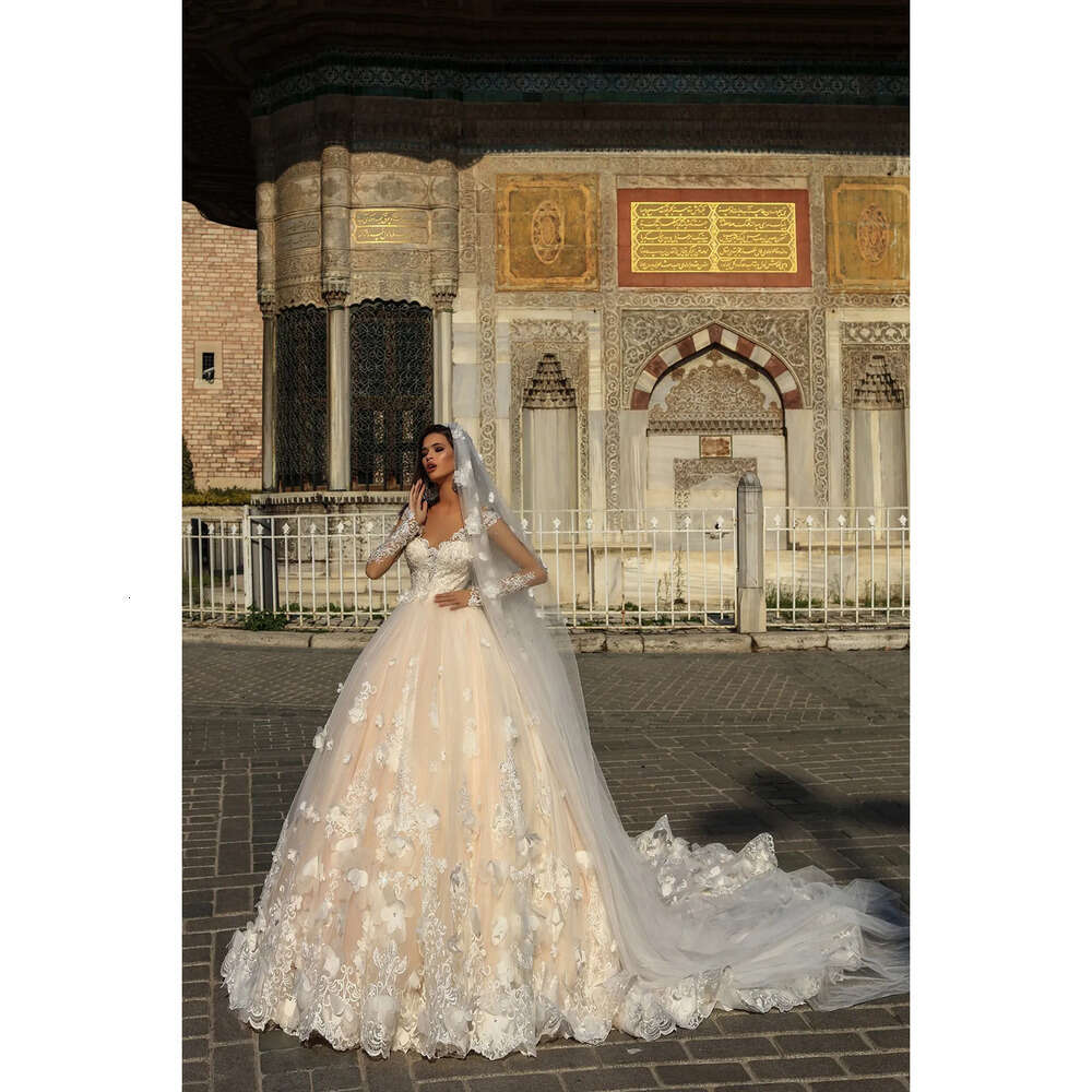 Designer Wedding Champagne Gorgeous Dresses With White D Wers Illusion Sheer Long Sleeves Court Train Arabic Bridal Gowns 6660306