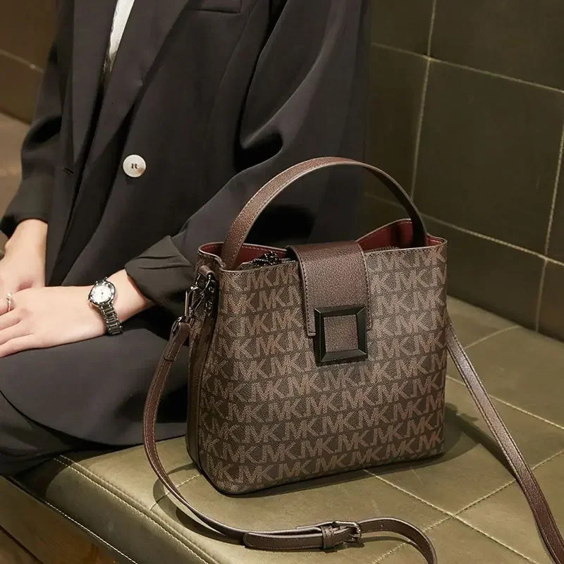 New Ellovado autumn and winter women trend leisure s single shoulder bucket shaped fashionable handbag with letter pattern printed on it large capacit