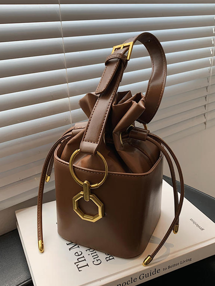 New retro PU leather trend mini crossbody bag for women s autumn fashion leisure commuting handbag new solid color designer women s square bag