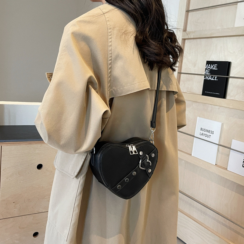2025 new Women Heart Crossbody Bags PU Leather Simple Satchel Solid Color Adjustable Strap Female Outdoor Bag zhanyishengli