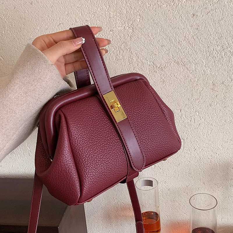 Womens Bags New Trend Handbags Quty Retro Designer Luxury Crossbody Bags Female Shopping Totes Shoulder Free ShippingC250311