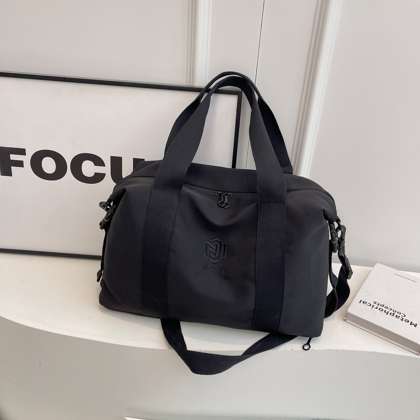 Outdoor large capacity multifunctional travel new New versatile lightweight crossbody bag, men's women's casual sports and fiess bag