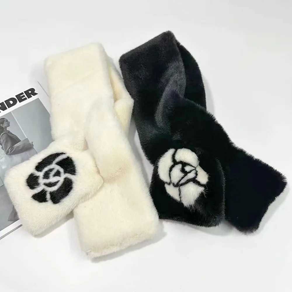 Fashion Camellia Eartips Thick Plush Eartips Cold Protection Soft Warm Eartips for Women X241128