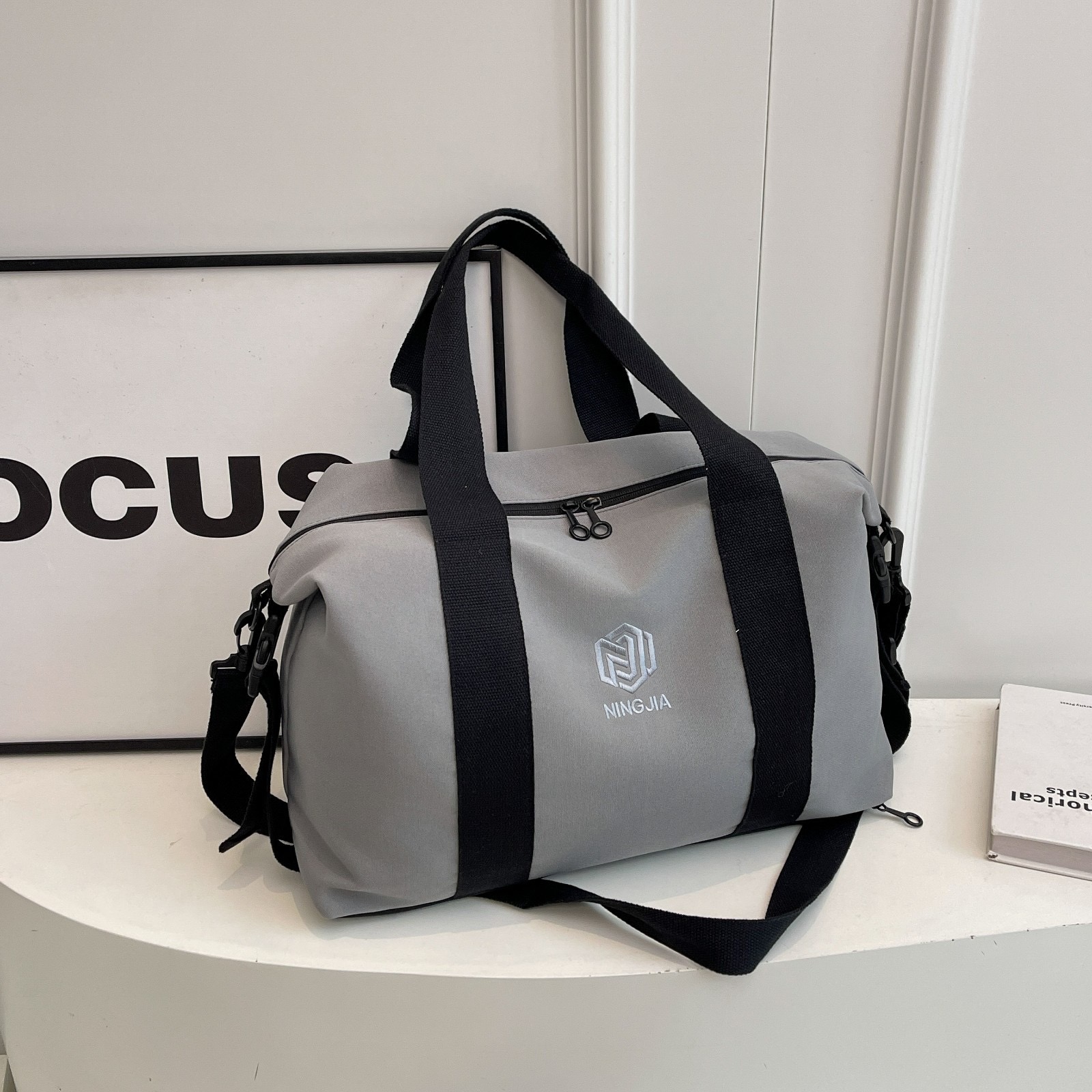 Outdoor large capacity multifunctional travel new New versatile lightweight crossbody bag, men's women's casual sports and fiess bag