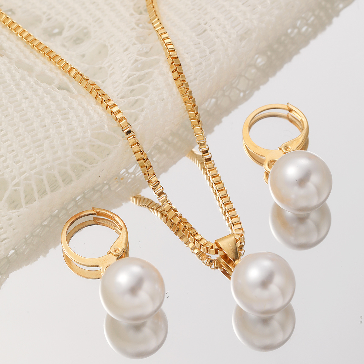 Europe and the United States jewellery set of fashion light luxury pearl necklace earrings two-piece set of niche design senior sense of jewellery
