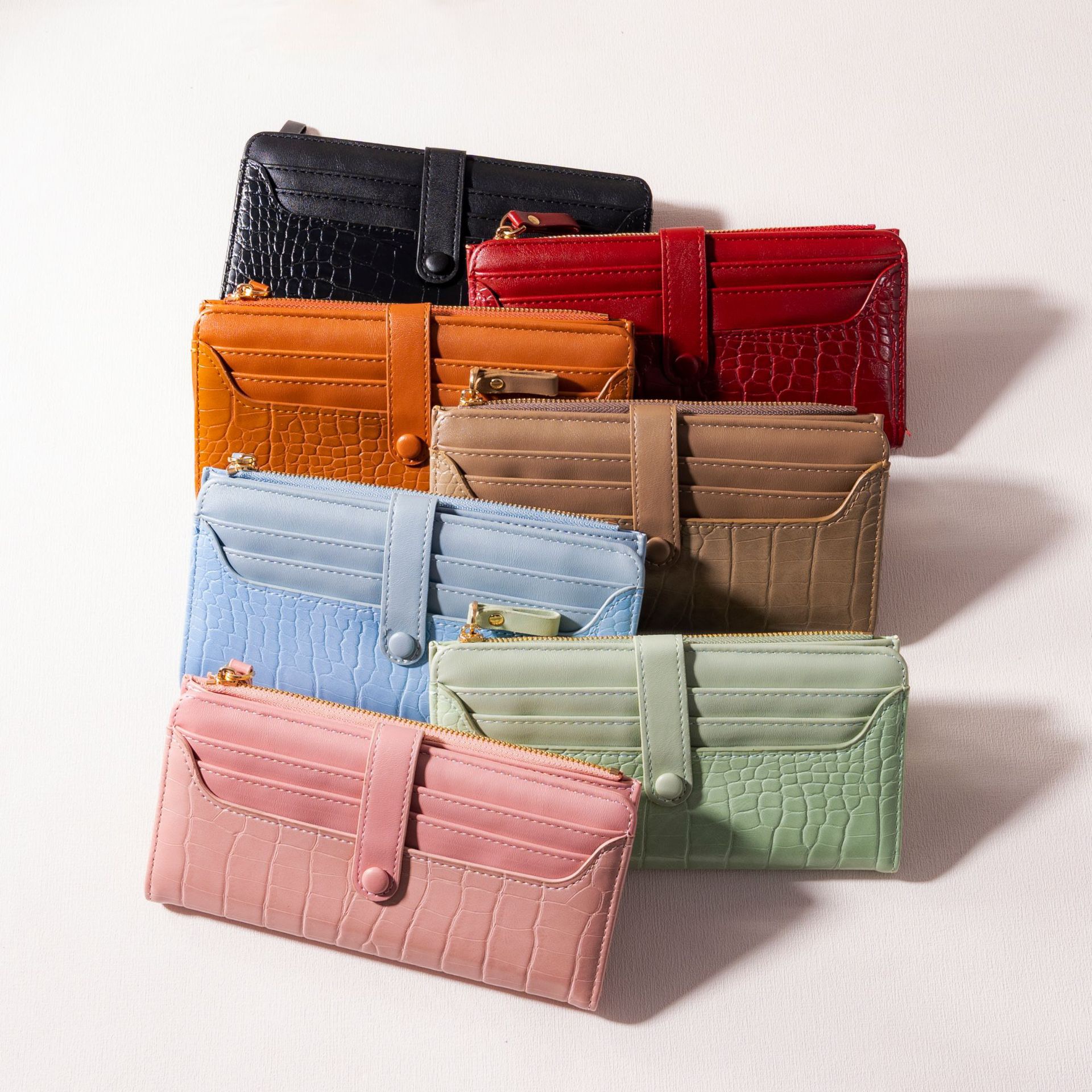 2025 new New Korean Women's Long Fashionable Handheld Bag with Crocodile Pattern Zipper Buckle Creative Light Wallet for Women