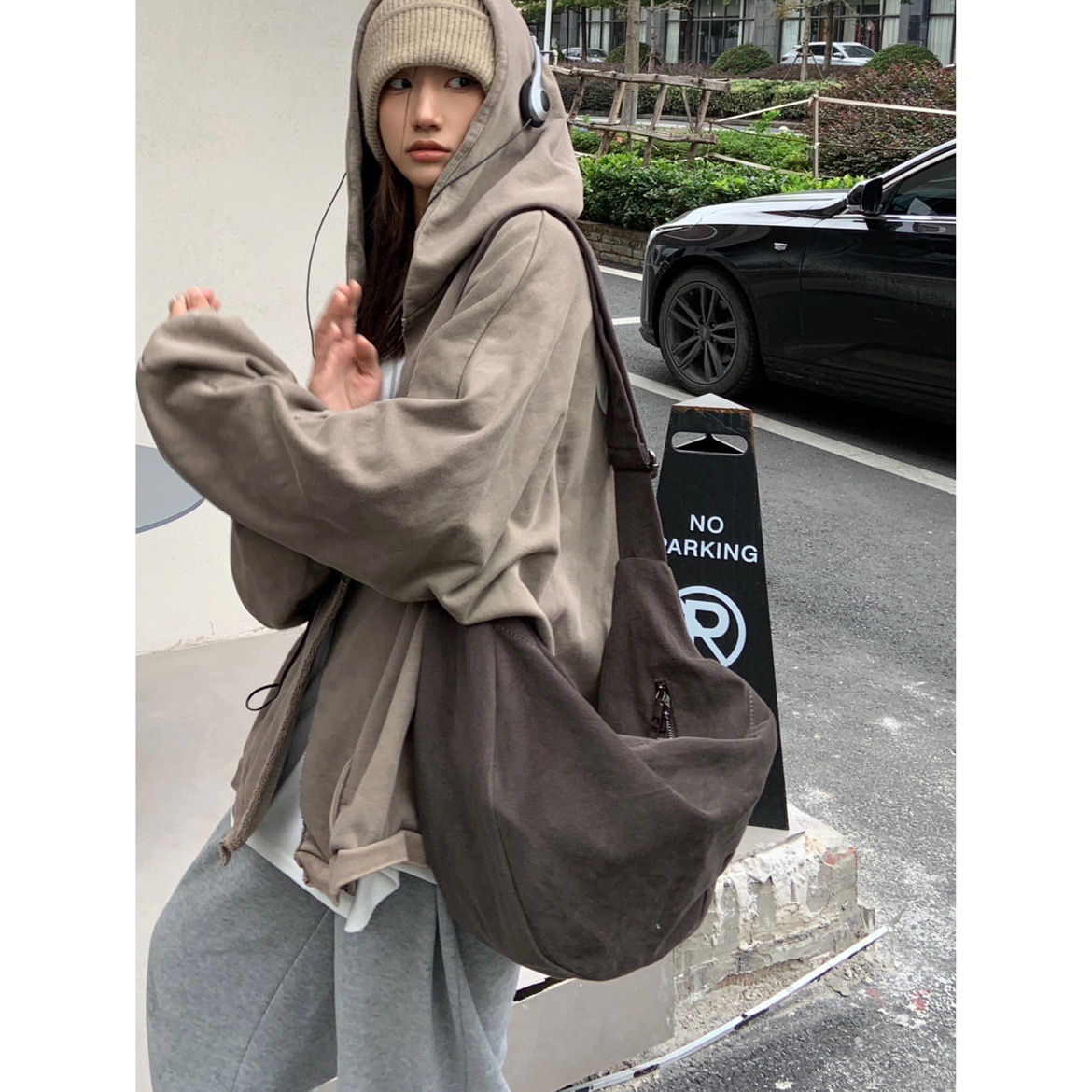 2024 New Coffee Single Shoulder Crossbody Dumpg Bag Canvas Women's Bag, New Small and Lazy Style