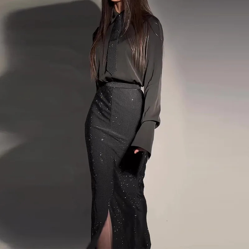 Spring and Autumn Womens Fashionable Two Piece Set Elegant Heavy Industry Diamond Split Wrapped Hip Skirt Suit 240423
