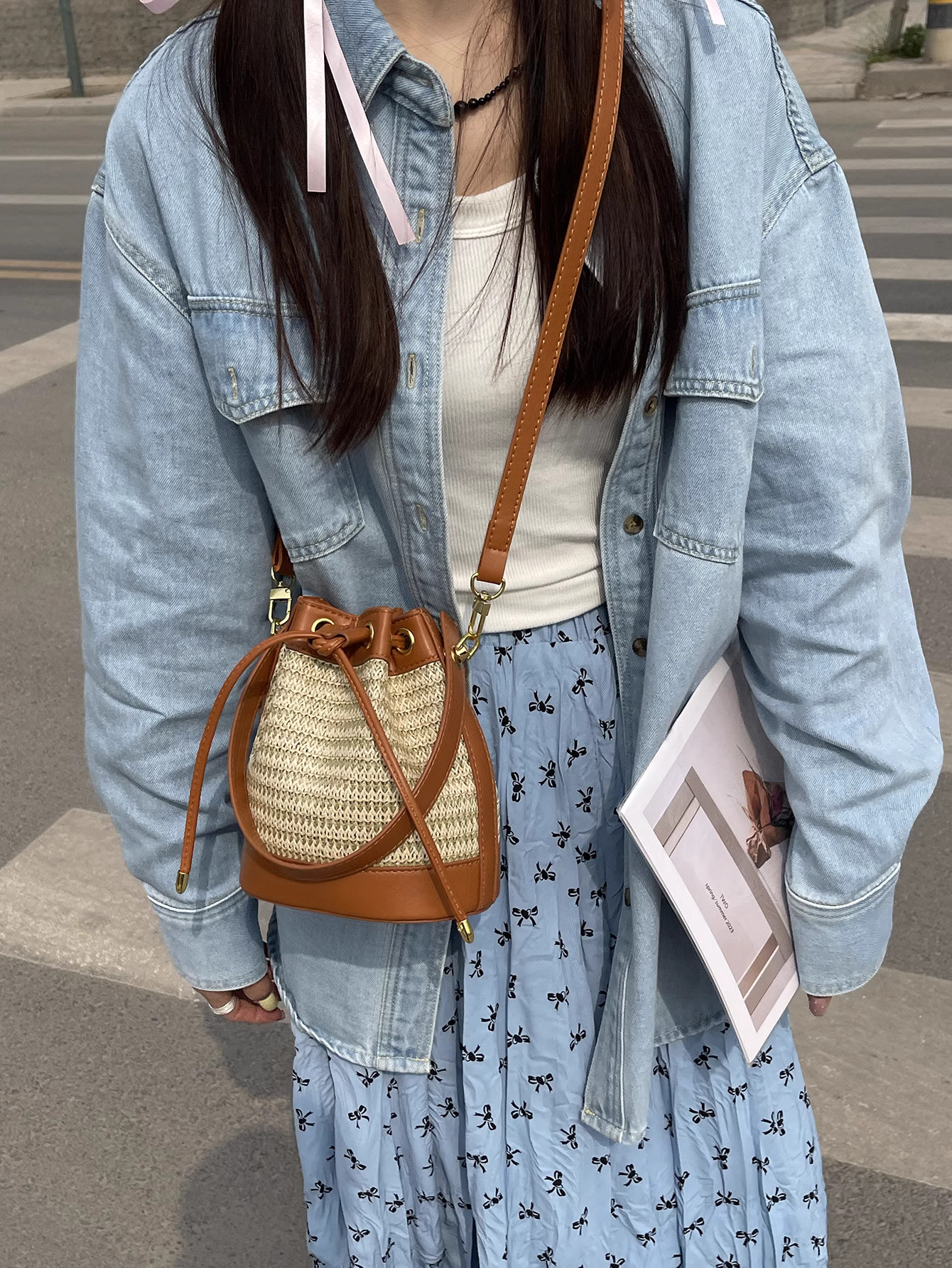 Fashionable stylish small female 2025S designer new bucket crossbody handbag high-end and niche bag commuting shoulder bag