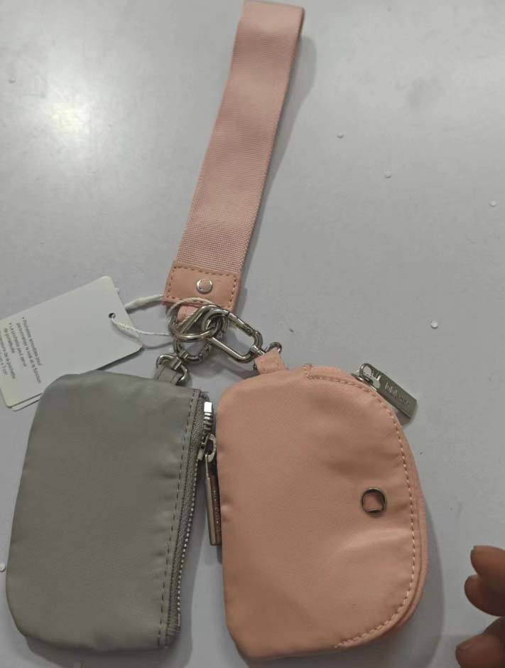 Us Stock Keychain Waterproof Waist Sport Running Fanny Pack Crossbody Women Travel Bag