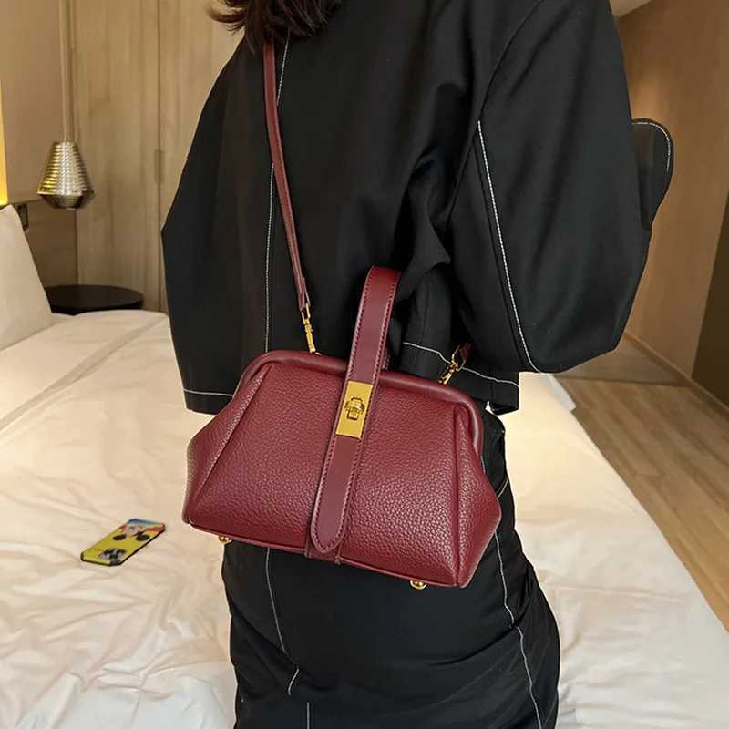 Womens Bags New Trend Handbags Quty Retro Designer Luxury Crossbody Bags Female Shopping Totes Shoulder Free ShippingC250311