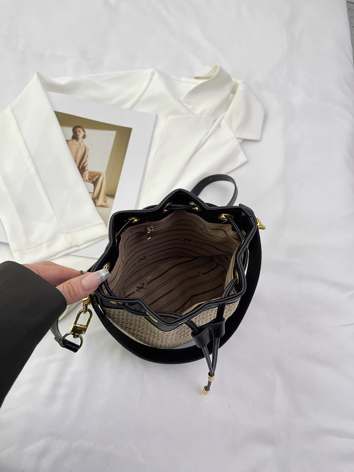 Fashionable stylish small female 2025S designer new bucket crossbody handbag high-end and niche bag commuting shoulder bag