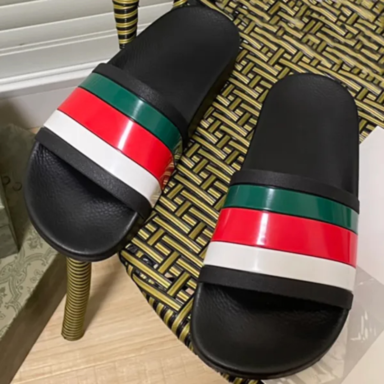 Summer mens sliders slides slip designer striped slippers indoor and outdoor wear Korean version of couples a word non-slip bathroom home fashion trend students 35-46