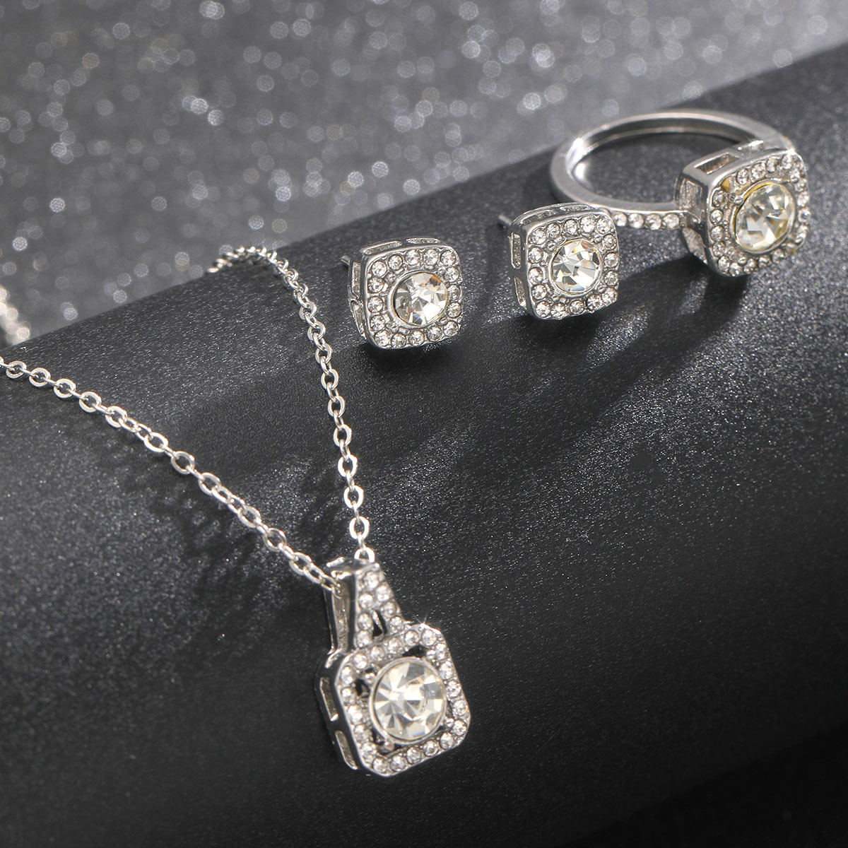 Europe and the United States cross-border hot fashion high-class sense of full of diamond ring earrings necklace jewellery set three-piece set