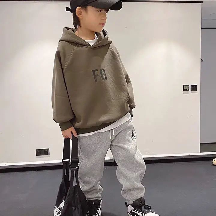 Sweater and wool hooded baby cashmere boy loose Korean version large childrens clothing for warmth 241128