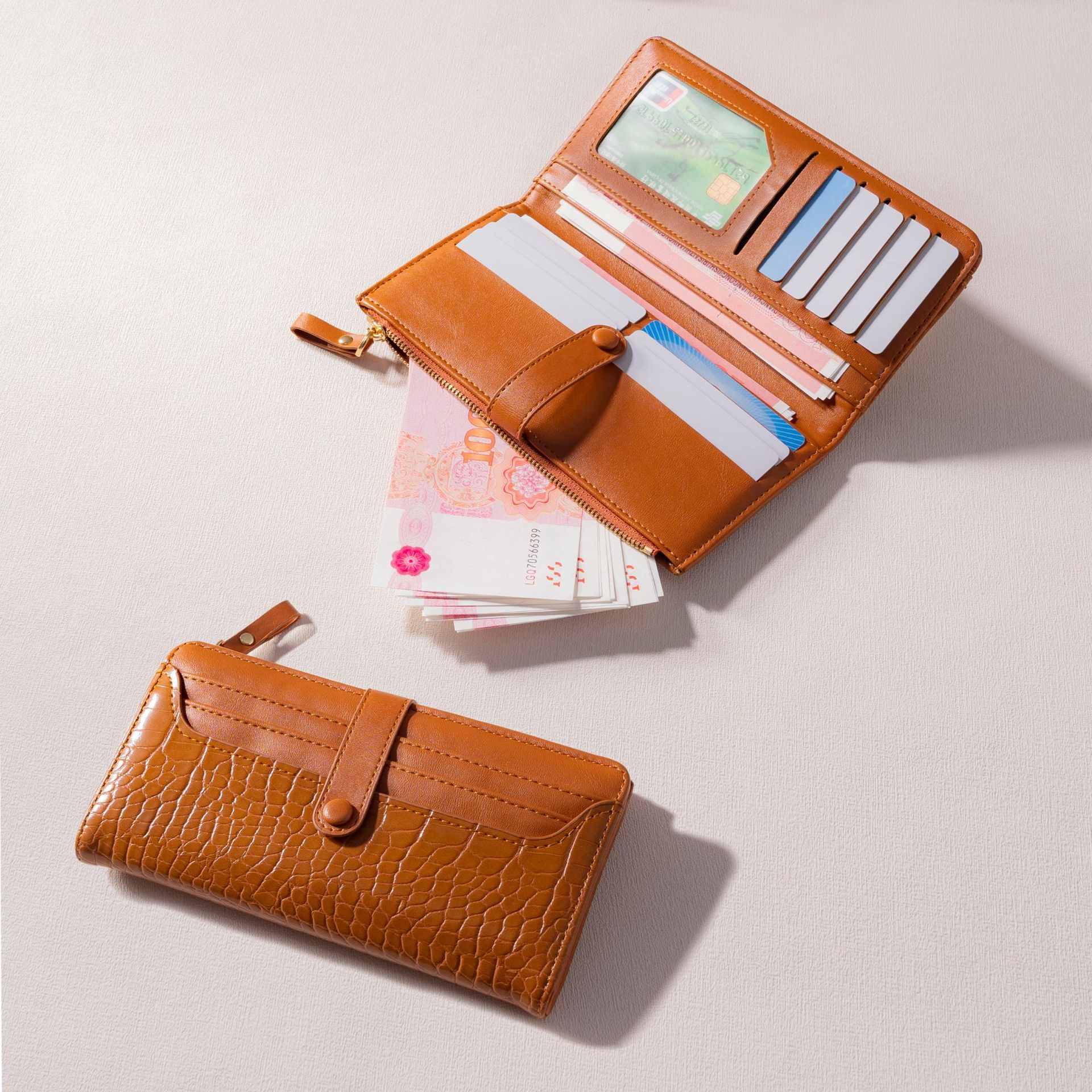 2025 new New Korean Women's Long Fashionable Handheld Bag with Crocodile Pattern Zipper Buckle Creative Light Wallet for Women