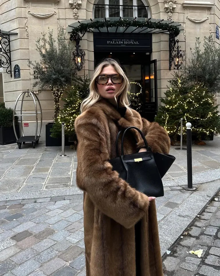 Womens thick brown faux fur long coat fashionable wool warm long trench coat winter fluffy plush 2024 Street coat 241128