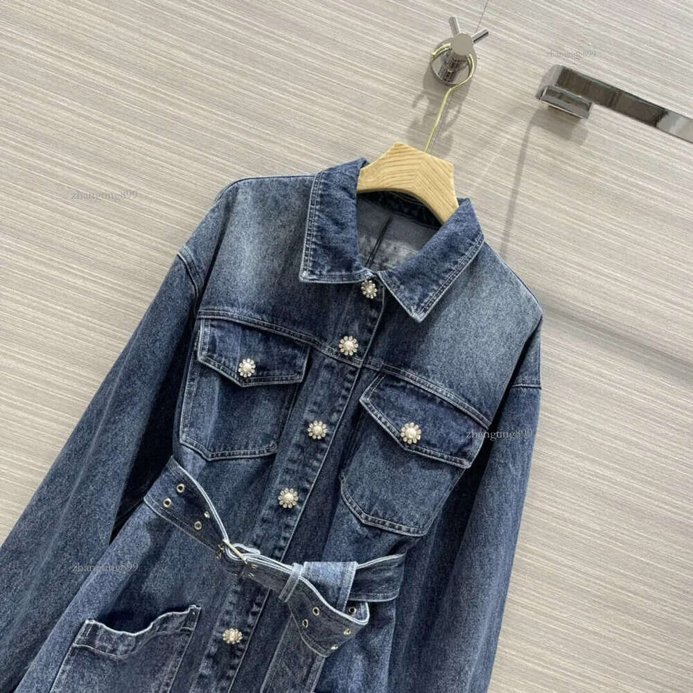2024 Washed Blue Denim Women Jacket Designer Flowers Buttons Pockets Long Women's Coat Autumn New Tooling jackets 81830
