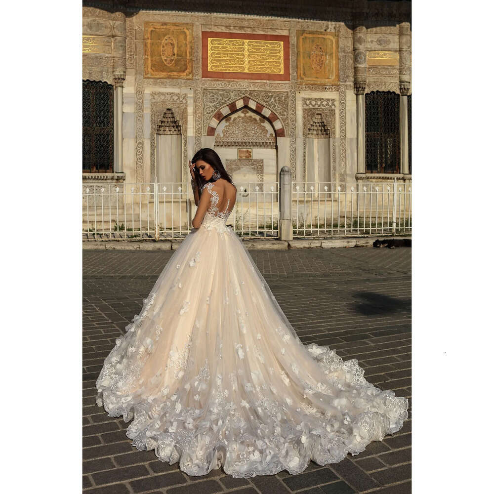 Designer Wedding Champagne Gorgeous Dresses With White D Wers Illusion Sheer Long Sleeves Court Train Arabic Bridal Gowns 6660306