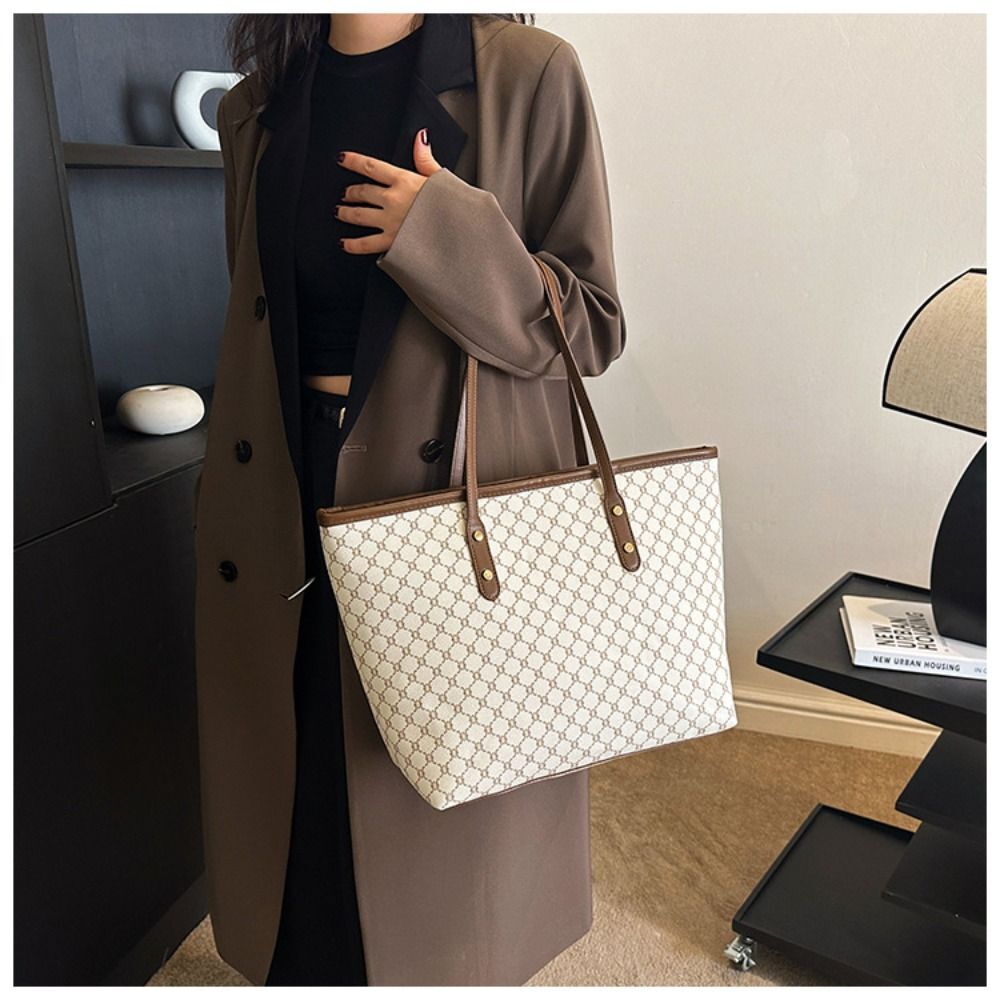 New Fashion Women s Handbag Classic Design Single Shoulder trend Large Capacity Handbag Designer Women s Casual Commuter Bag leisure Trendy Handbag