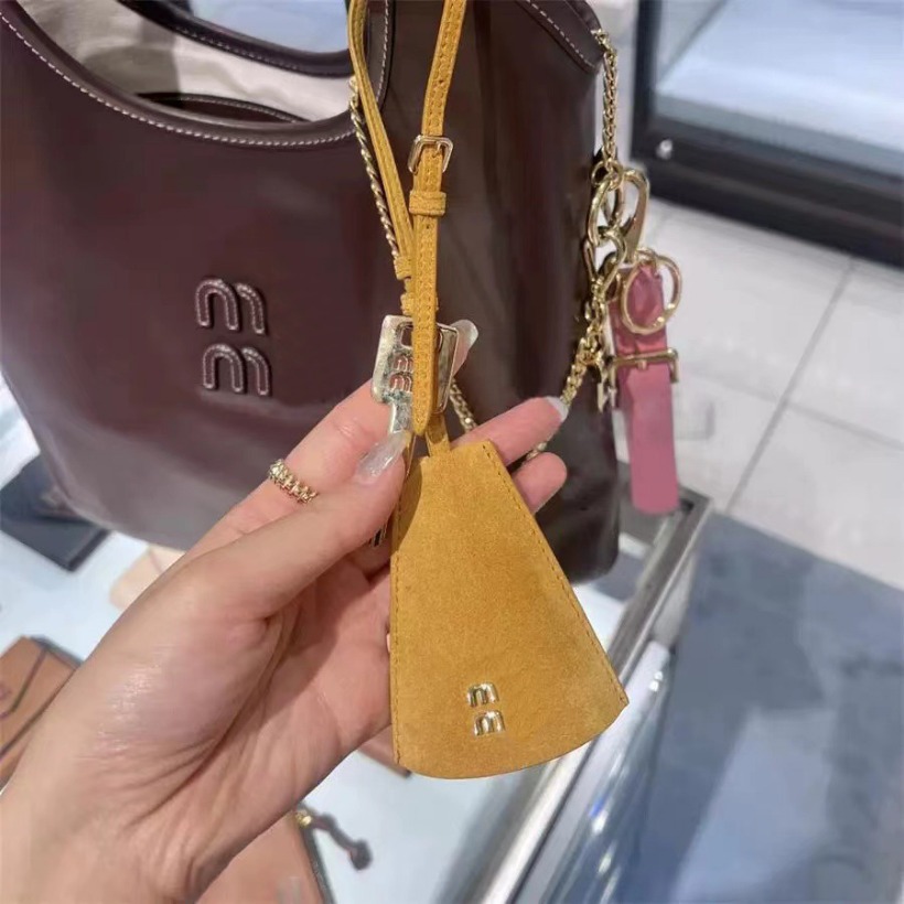 2025 new New Leather Key Lanyard Bags Pendant Accessories Womens Gift Boutique Keychain Free shipping
