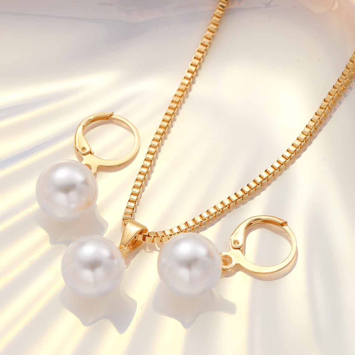 Europe and the United States jewellery set of fashion light luxury pearl necklace earrings two-piece set of niche design senior sense of jewellery
