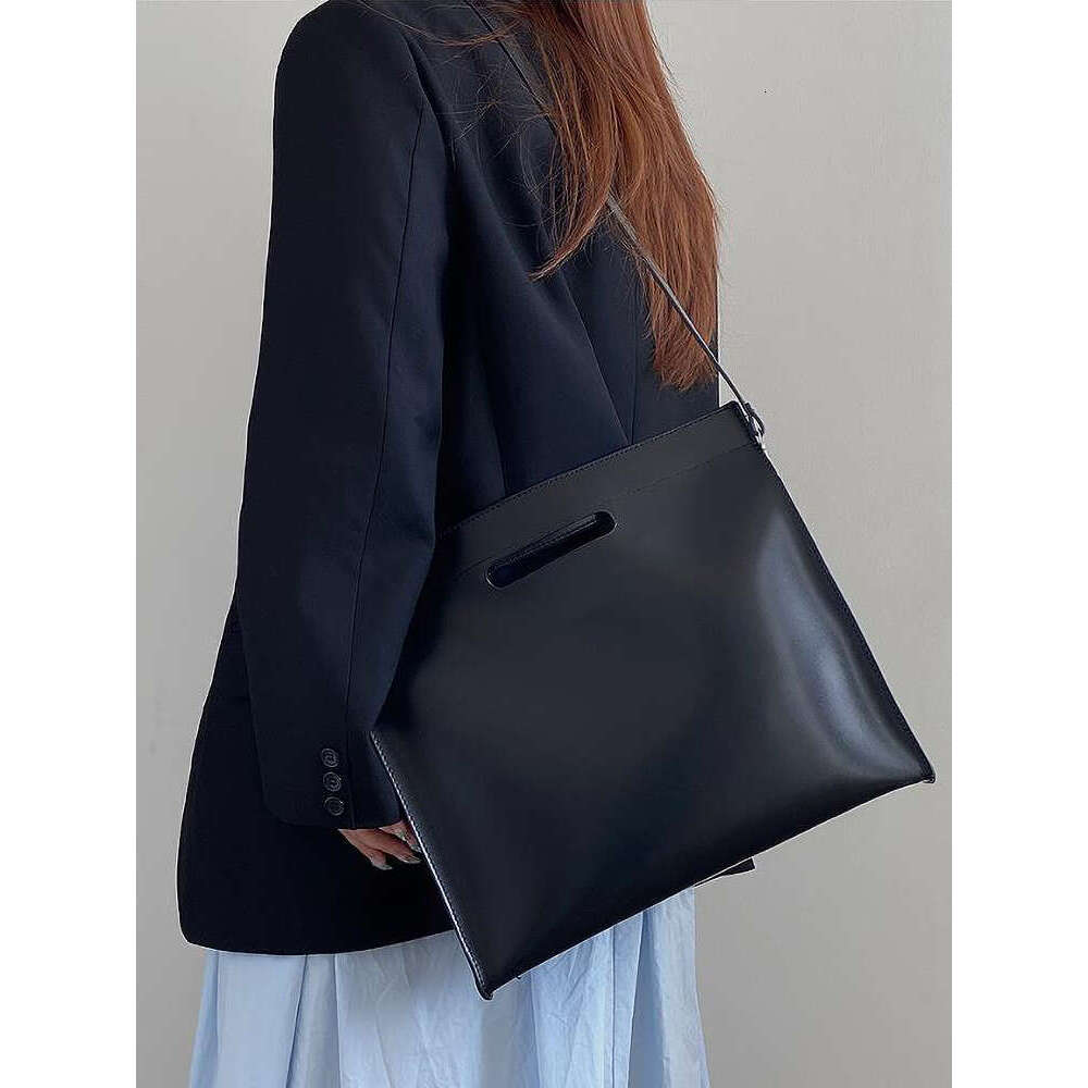 Black PU Leather Messenger Bags for Women Commute Large Capacity Handbags Casual Business Laptop Bag Simple Briefcase Totes