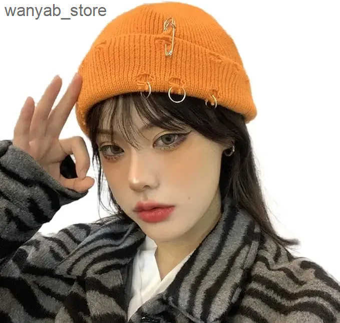 Beanie/Skull Caps Brand Oomy Womens Y2k Gothic Beanie Winter Knitted Hat Fashion Metal Ring Pin Hip Hop Street Clothing Harajuku Skull Hat L240910