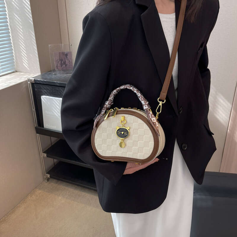 New Women's Handbag With One Shoulder Diagonal Cross, Fashionable High-End Feeg, Small Round And Stylish Handheld, Internet Famous Quality, Class