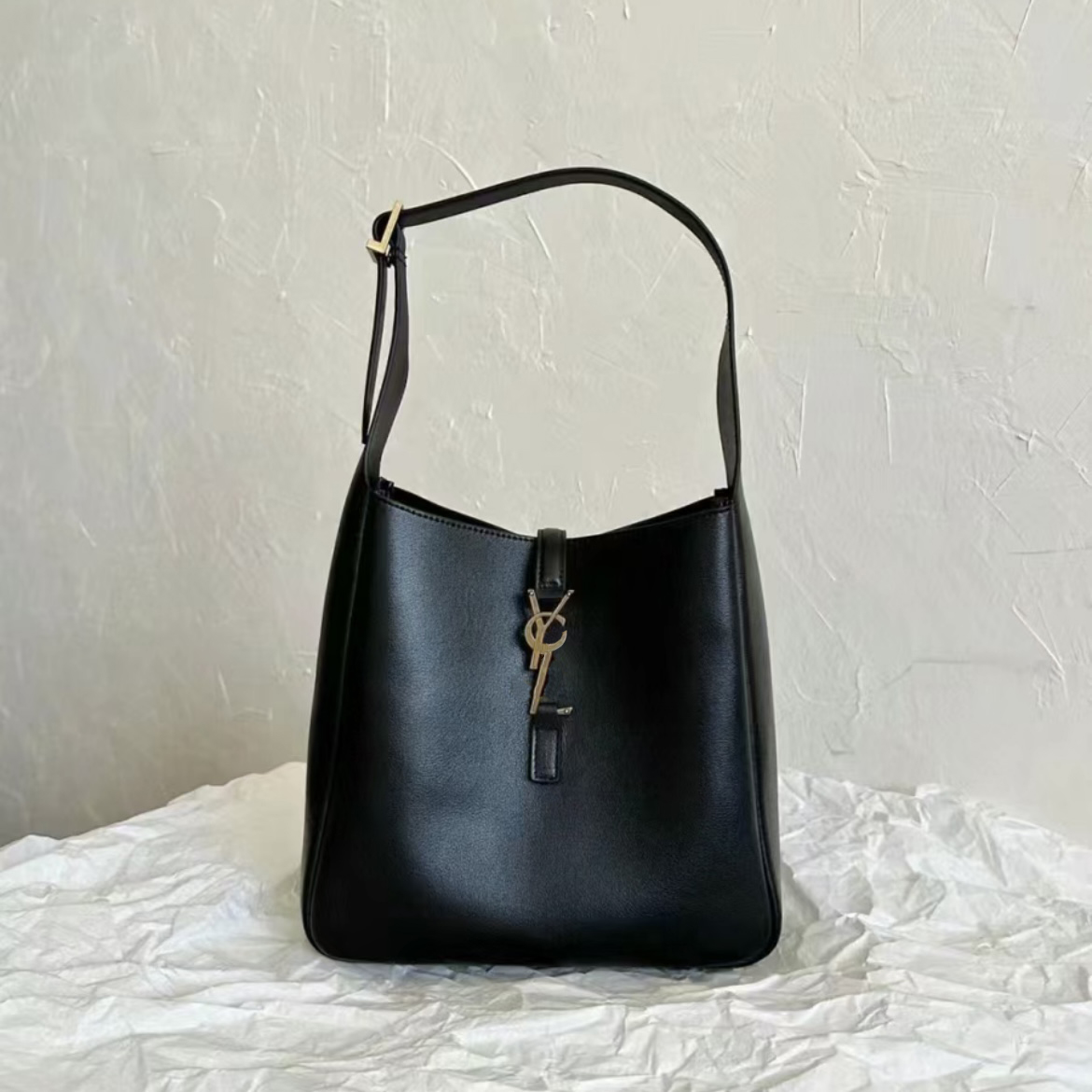 Designer shoulder bag luxury tote bag hobo women's fashion bag solid color handbag black leather classic diagonal handbag bucket bag