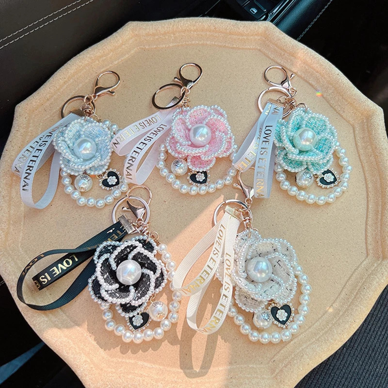 Pearl Chain Camellia Weave Handmade Keychain Car Key Ring Bag Pendant Accessories Keyfob Women Girl Keyring Gift Jewelry 241125