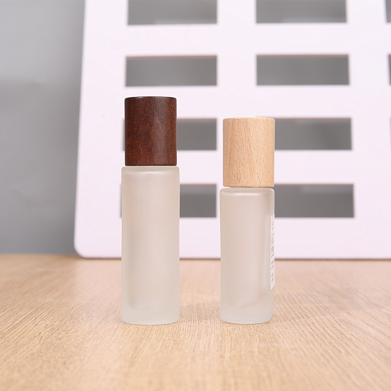 60pcs 30ml/50ml Empty Square Frosted Glass Perfume Spray Bottle Cosmetic Perfume Bottle With Wood Cap
