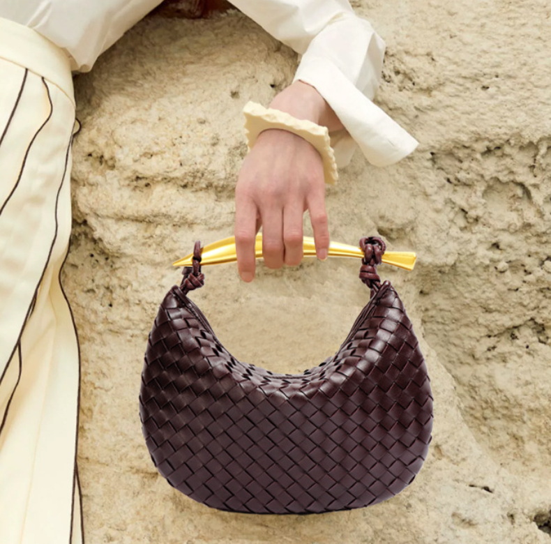2024 Luxury Women's Crescent Bag Round Bag Handbag Shoulder Bag pu Hand Woven Bag classic