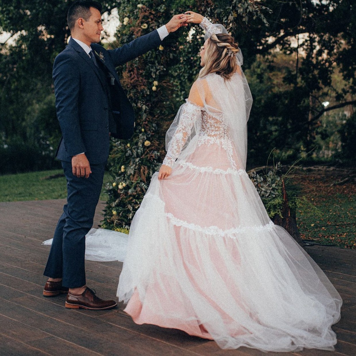 Long Sleeves Wedding Dresses A-line Bridal Gowns Beach Pleats Boho Sweet-heart Bohemian Hippie Lace Tulle Sweep Train