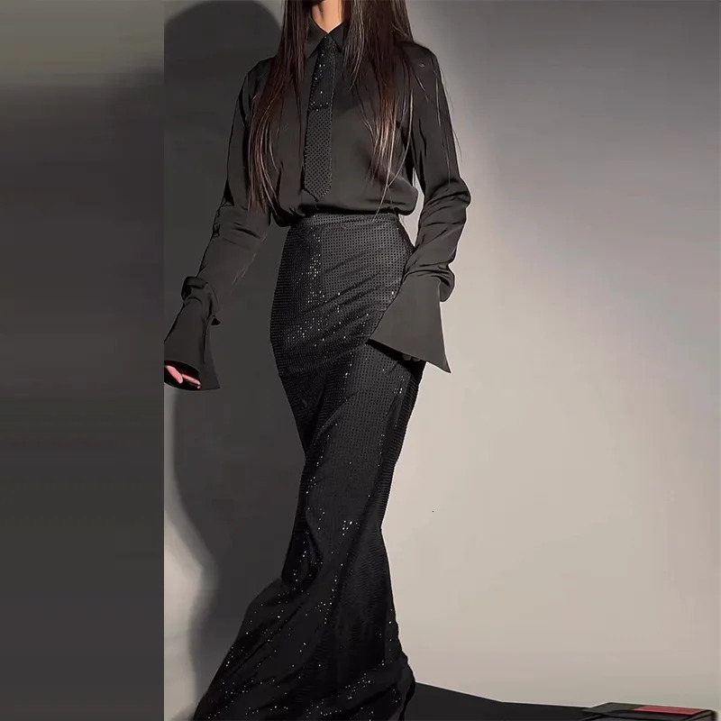Spring and Autumn Womens Fashionable Two Piece Set Elegant Heavy Industry Diamond Split Wrapped Hip Skirt Suit 240423