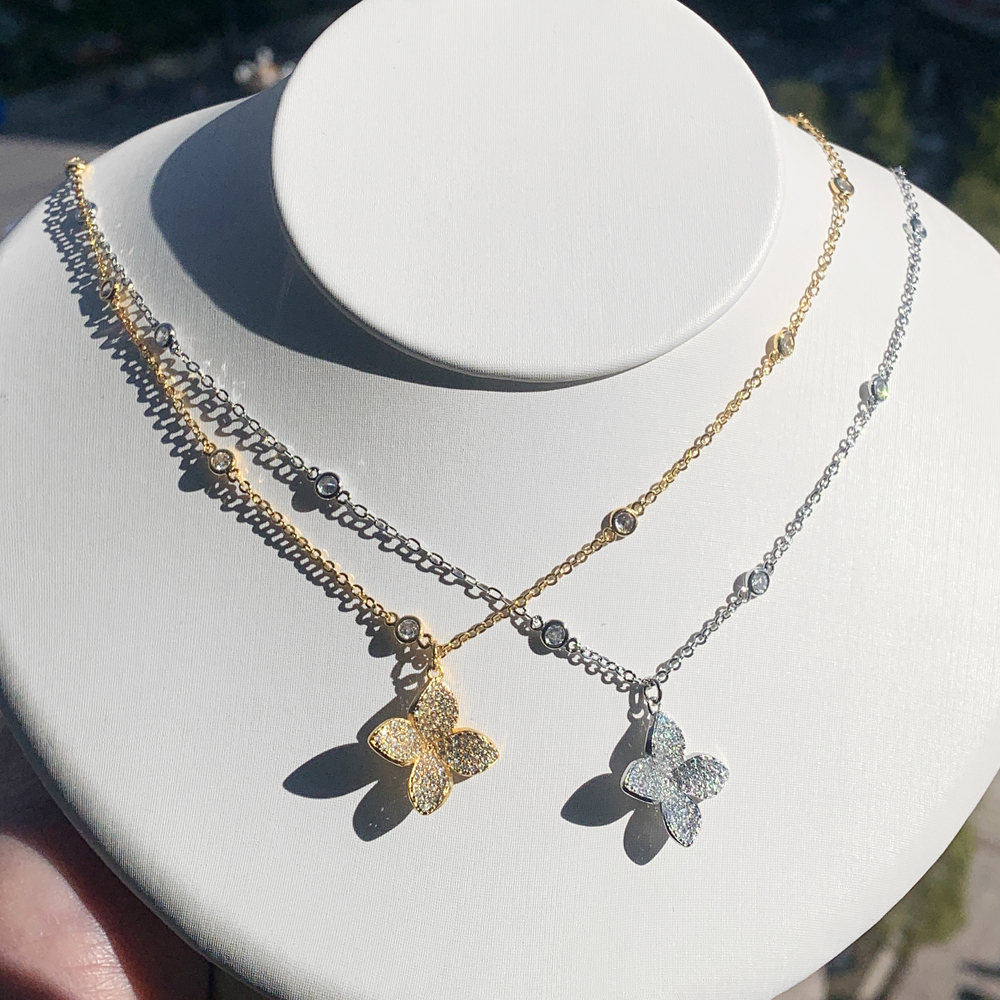 2025 Classic Charm Pendant Necklace for Women Fashion AAA Cubic Zirconia Paved wer Sparkg Wedding Jewelry