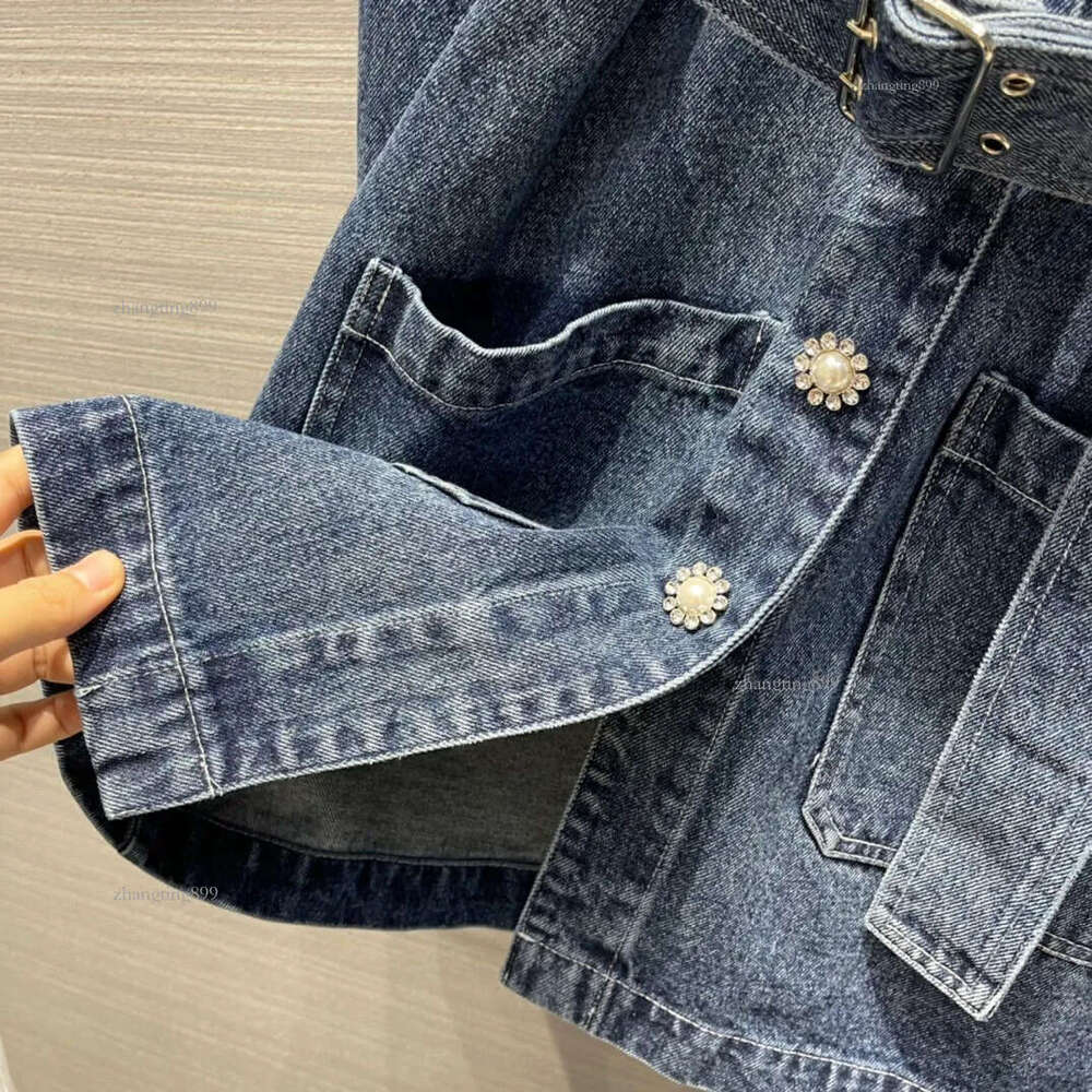 2024 Washed Blue Denim Women Jacket Designer Flowers Buttons Pockets Long Women's Coat Autumn New Tooling jackets 81830