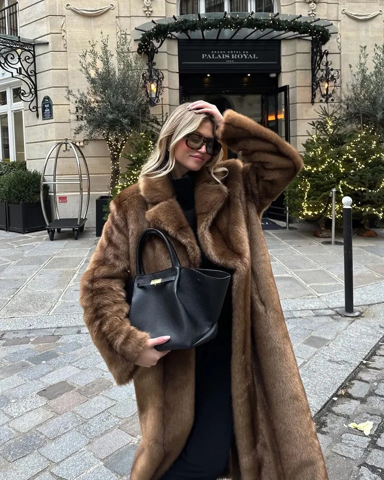 Womens thick brown faux fur long coat fashionable wool warm long trench coat winter fluffy plush 2024 Street coat 241128