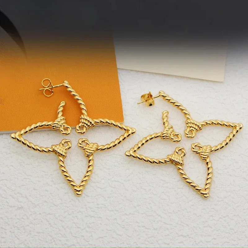 TUES Retro Twisted Floral Hollow Ear Loops Earrings For Women Fashion Jewelry Party Christmas Gift 241128