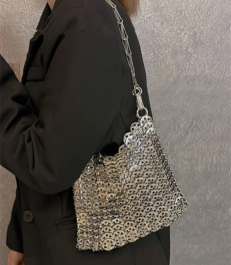 Womens Bag Trend Hand Woven Hollow Metal Chain Tote Clutch Female Travel Holiday Shoulder Handbag 241126