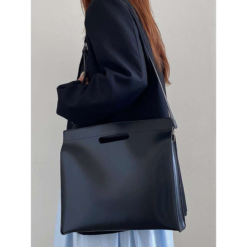 Black PU Leather Messenger Bags for Women Commute Large Capacity Handbags Casual Business Laptop Bag Simple Briefcase Totes