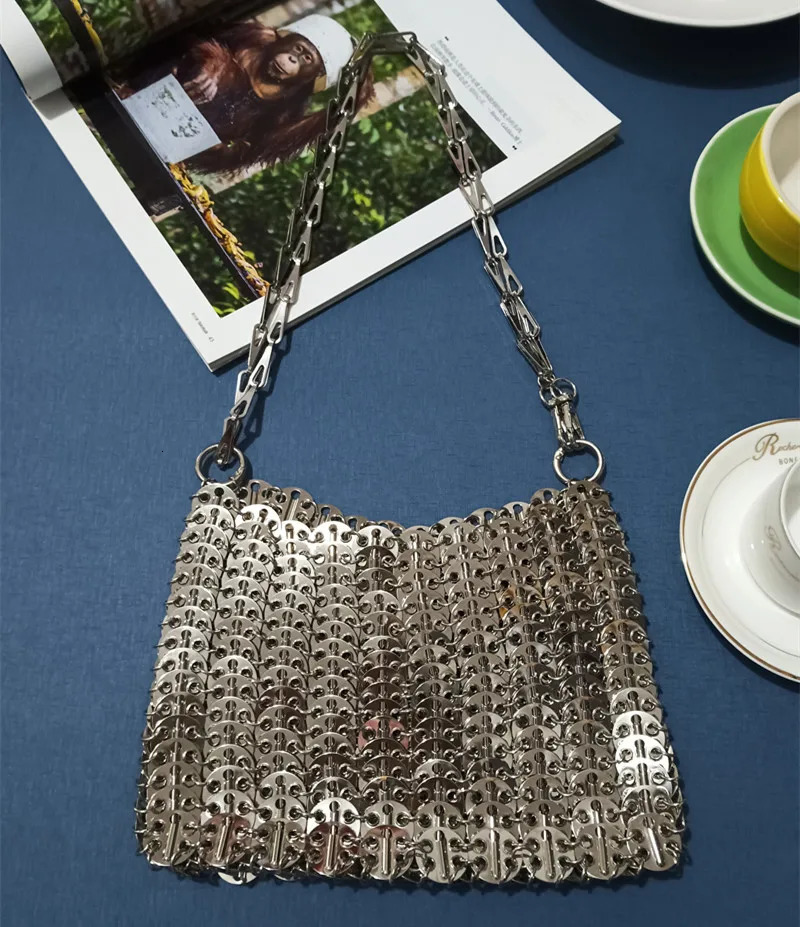 Womens Bag Trend Hand Woven Hollow Metal Chain Tote Clutch Female Travel Holiday Shoulder Handbag 241126